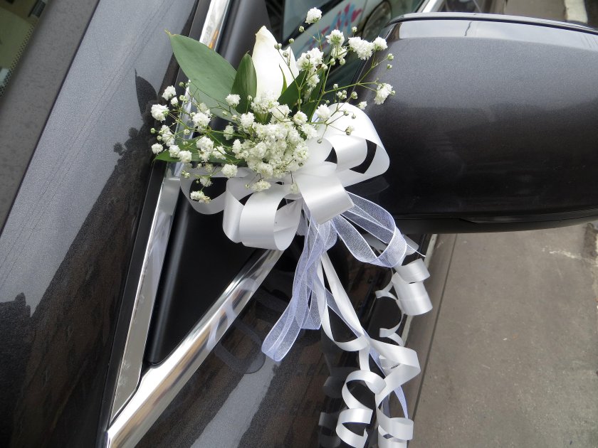 Украшения на зеркала свадебных машин