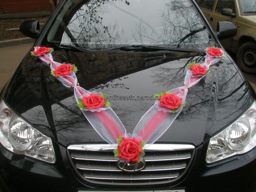 Украшение авто на свадьбу лентами