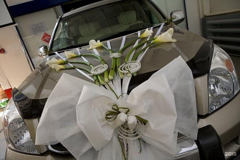 Украшение автомобиля на свадьбу