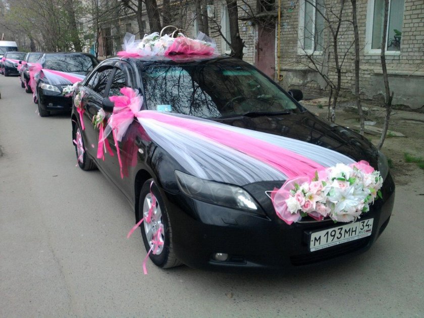 Украшение свадебного кортежа