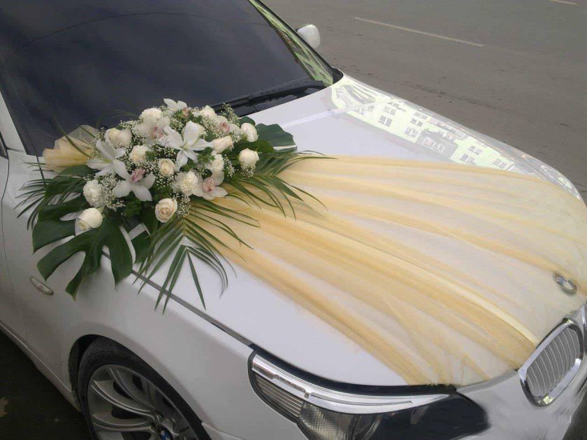 Украшение свадебного автомобиля