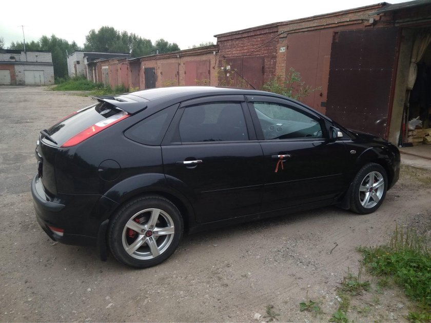 Чёрный Форд фокус 2 Хэтчбэк