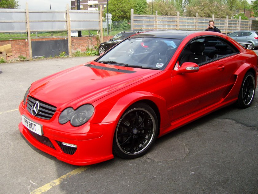 Красный Мерседес CLK