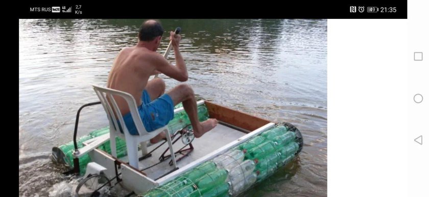Плот из пластиковых бутылок