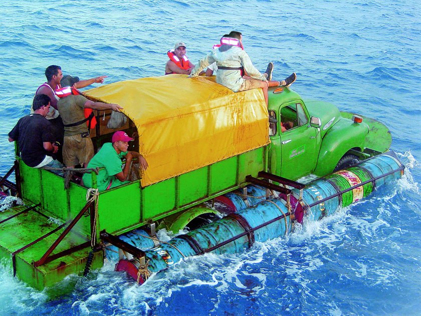 Плот с мотором