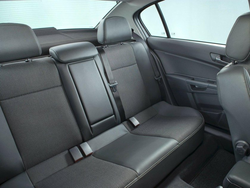 Опель Астра 2007 салон сзади