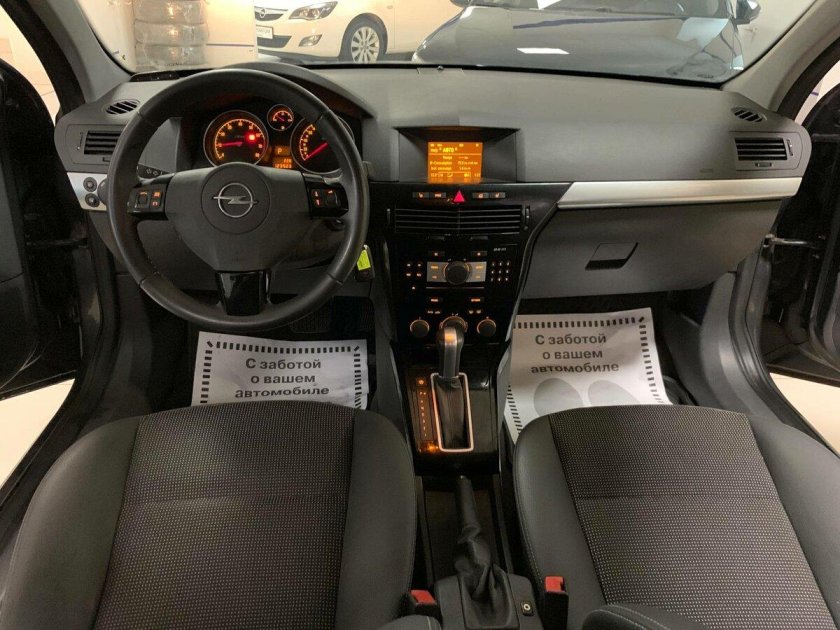 Opel Astra h седан салон