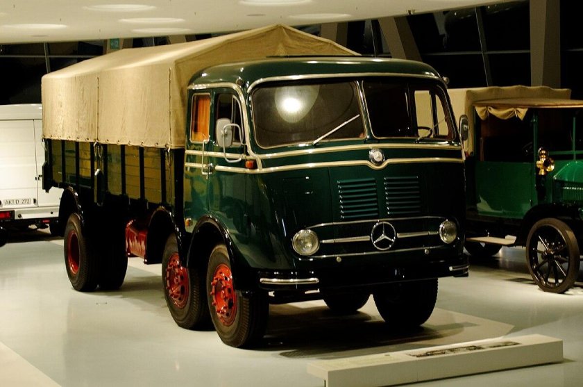 Mercedes-Benz lp333