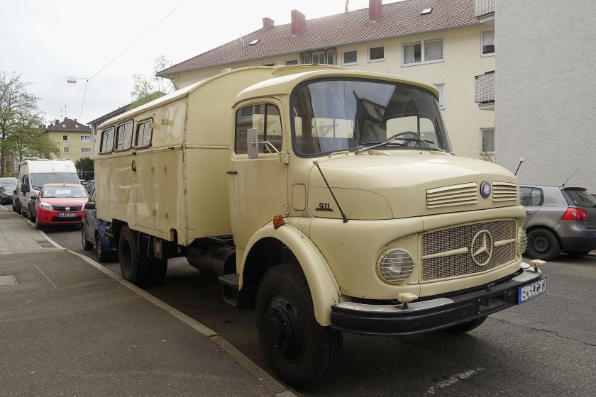 Mercedes-Benz l319