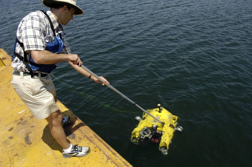 Подводный робот