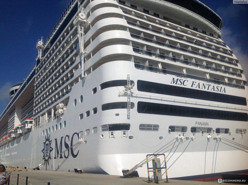 MSC Fantasia лестница Сваровски