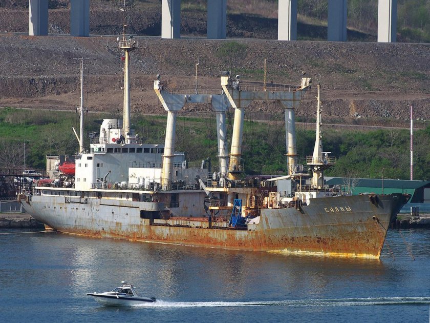 Спасательное судно Саяны