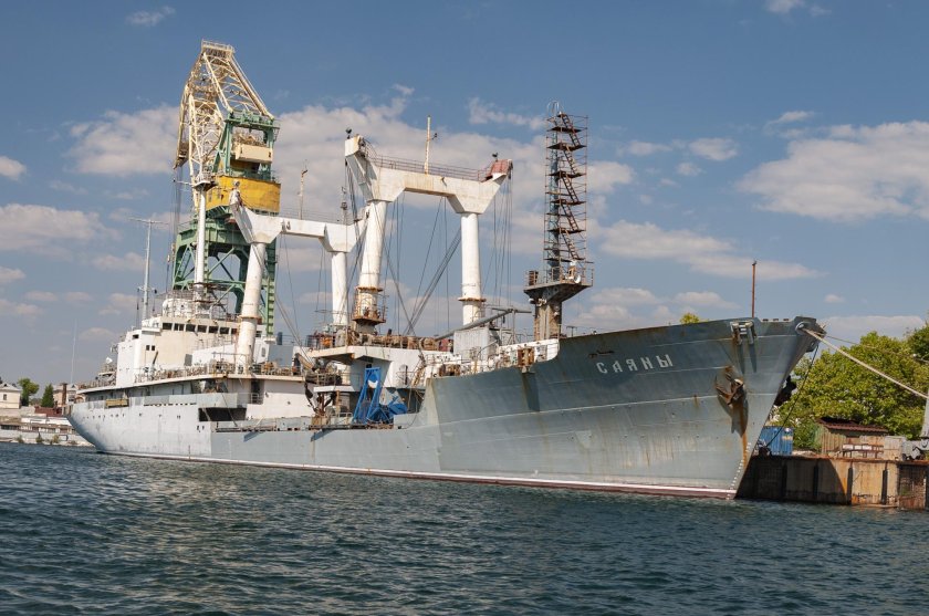 Саяны судно