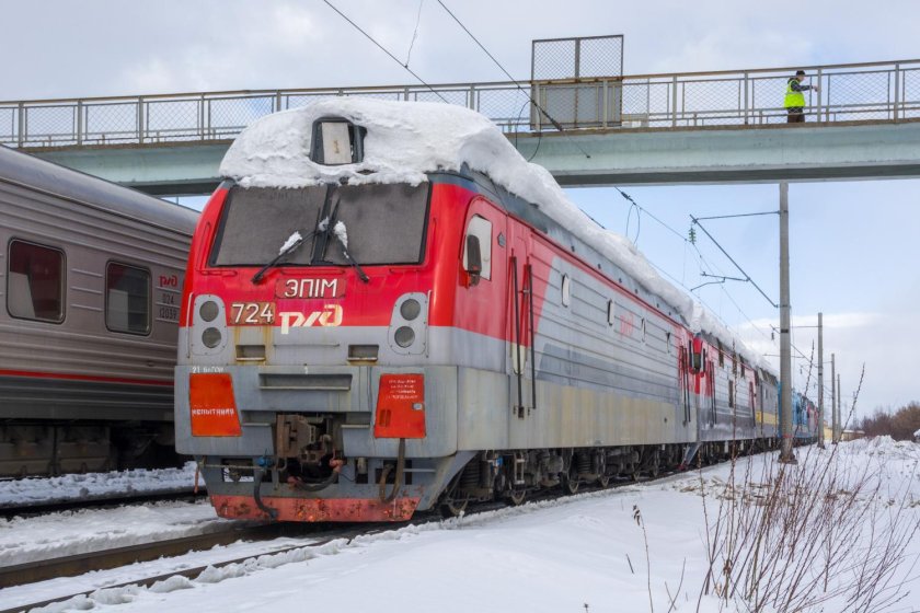 Эп1 электровоз электропоезда Киров-платформа