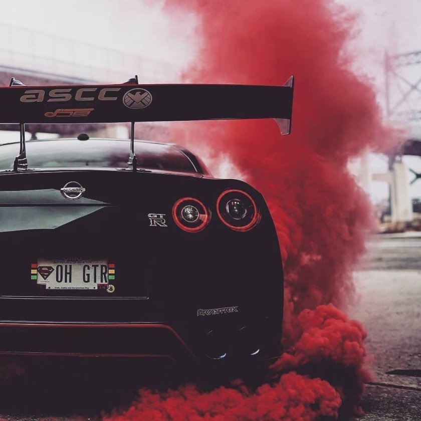 Nissan Skyline GTR 35 С дымом