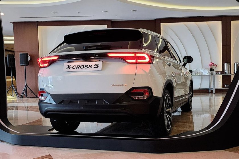 Lada x-Cross 5