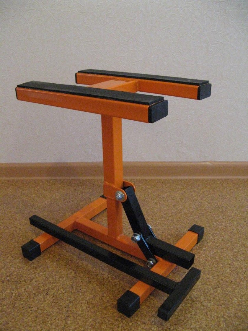 Подставка под мотоцикл домкратная