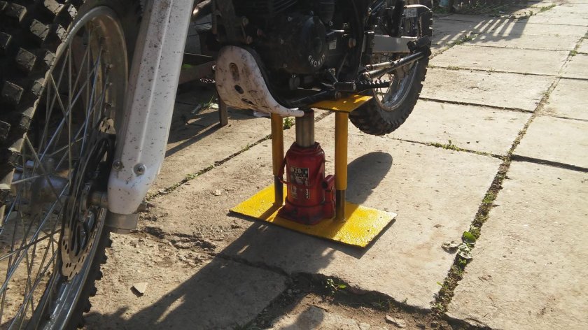 Подставка подъемник из домкрата для Кайо к 1