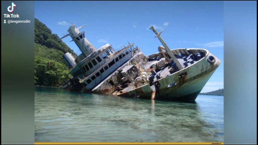 World Discoverer у Соломоновых островов