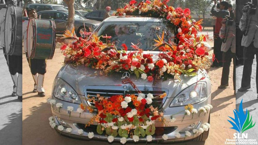 Украшение машины живыми цветами