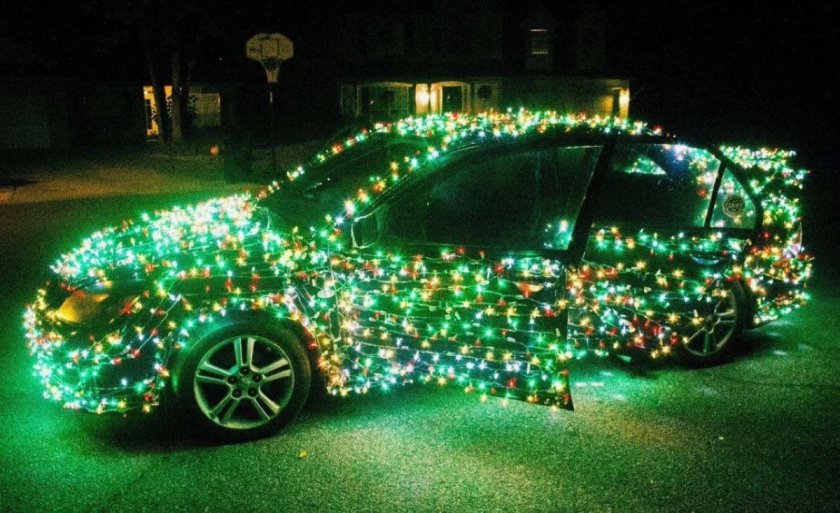 Новогоднее украшение автомобиля
