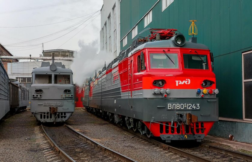 Вл80 с пассажирским поездом