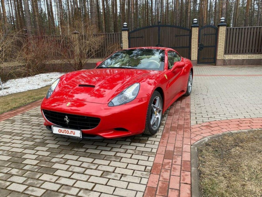 Феррари кабриолет красный