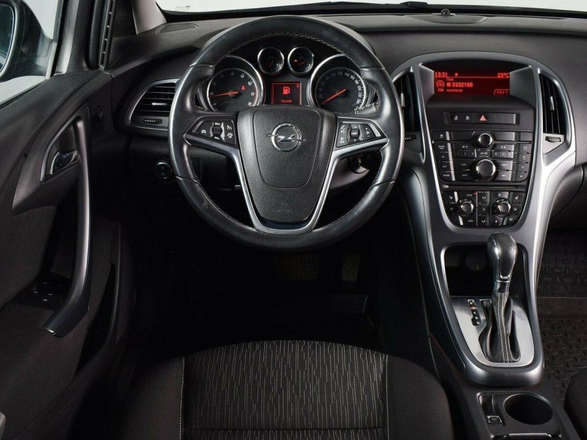 Opel Astra GTC 2012 салон