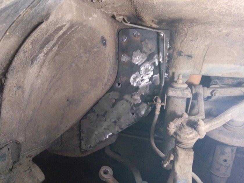 Усилитель лонжерона Нива Шевроле под рулевым редуктором