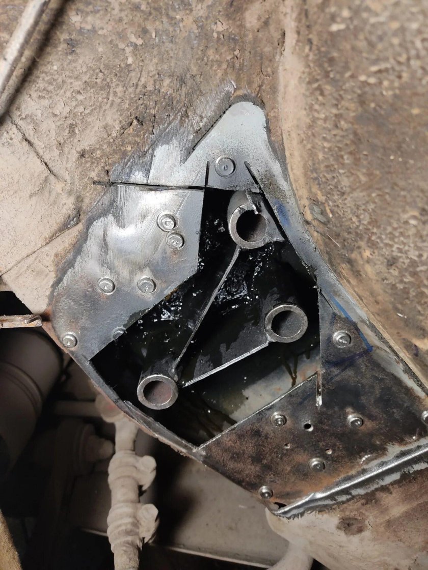 Усилитель лонжерона редуктора Нива