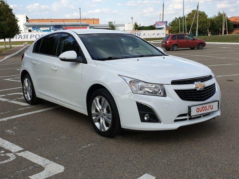 Шевроле Круз хэтчбек белый 2013
