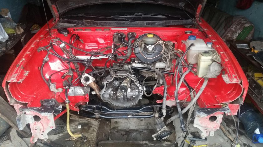 Audi 80 моторный отсек