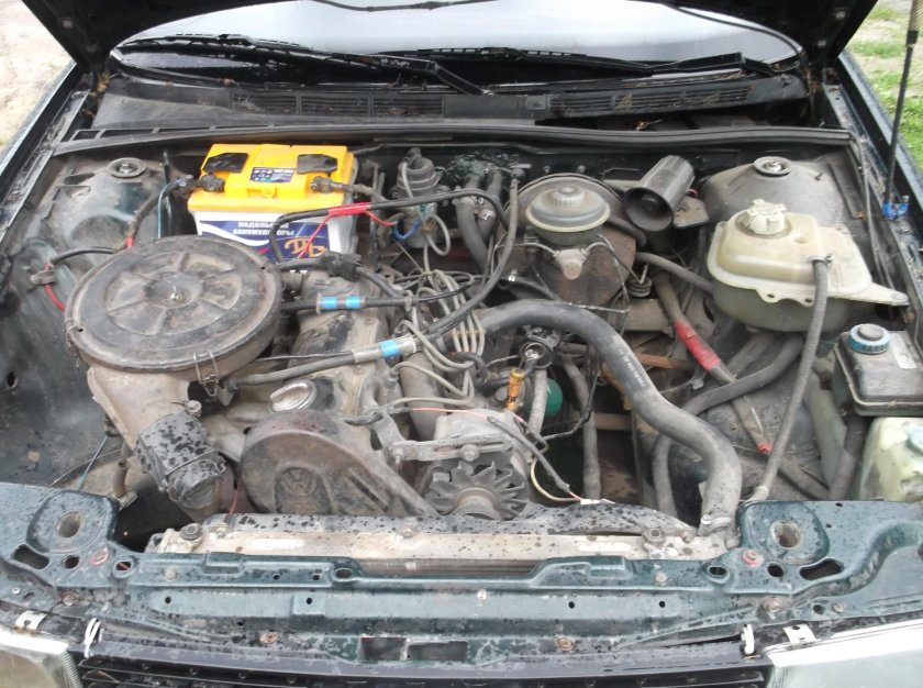 Подкапотка Ауди 80 б3 1.8