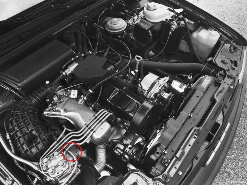 Моторный отсек Ауди 80