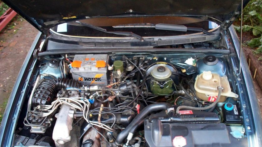 Моторный отсек Ауди 80