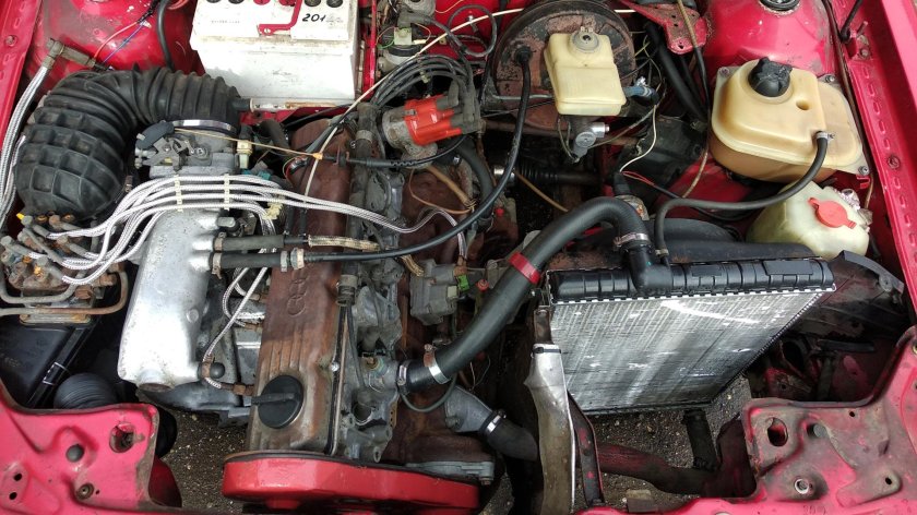 Моторный отсек Ауди 80