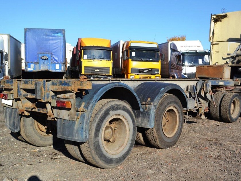 Полуприцеп МАЗ контейнеровоз