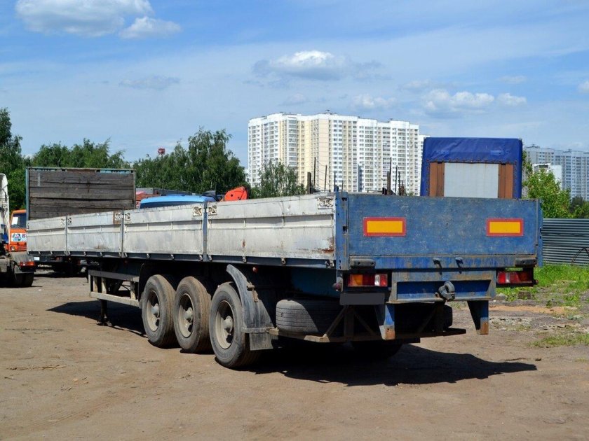 Полуприцеп МАЗ 9758 бортовой