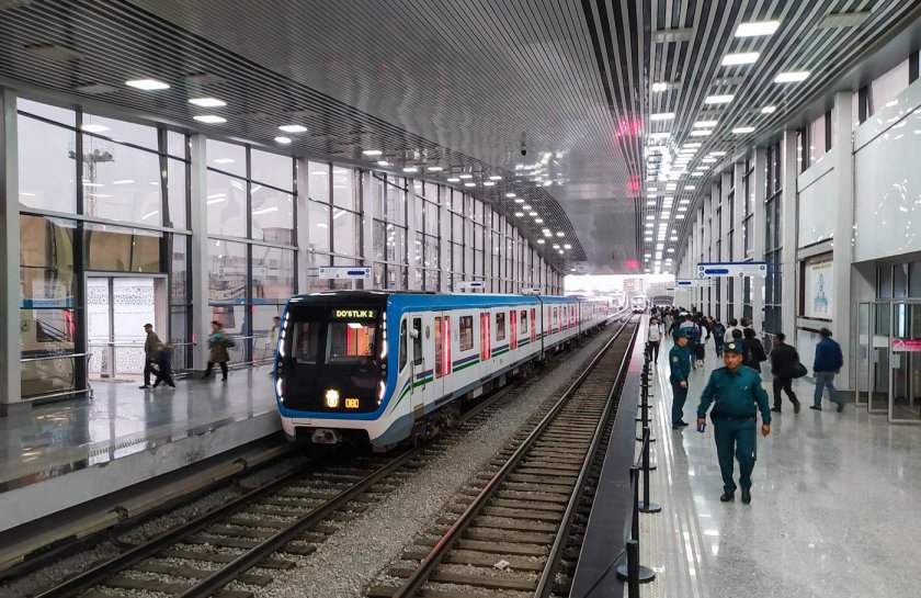 Дустлик (станция метро)