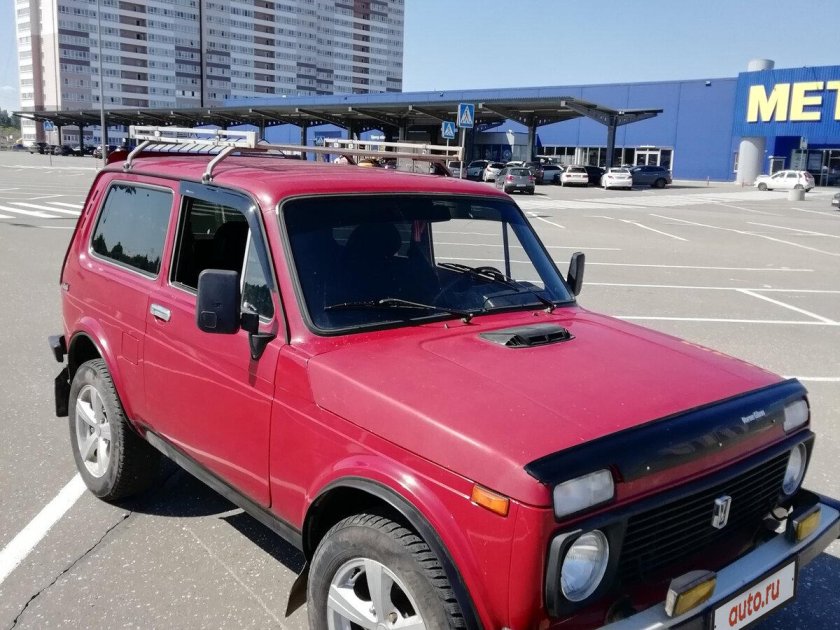 ВАЗ 2121 Нива красная