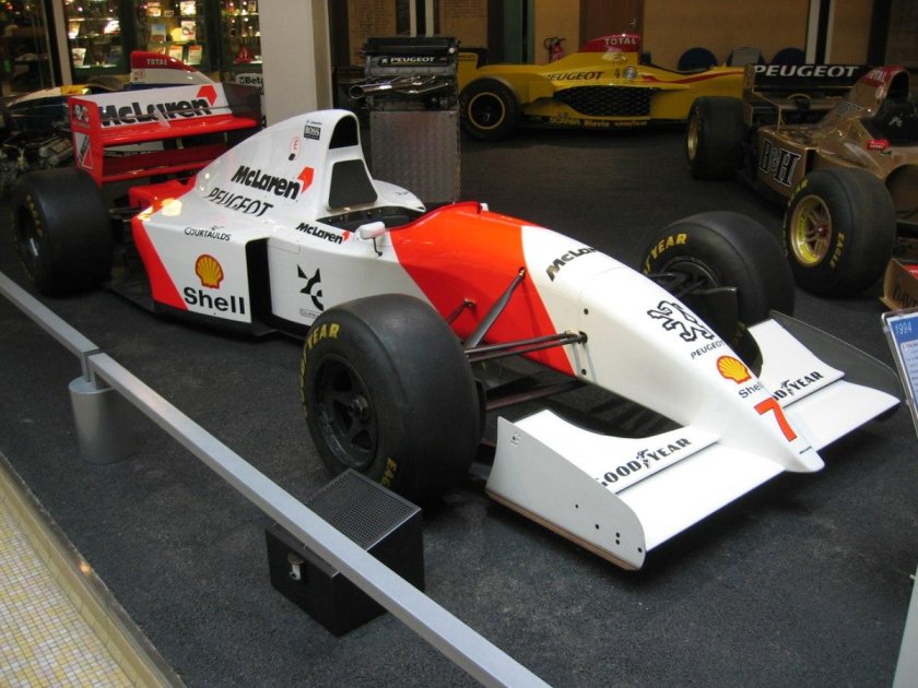 MCLAREN mp4-9