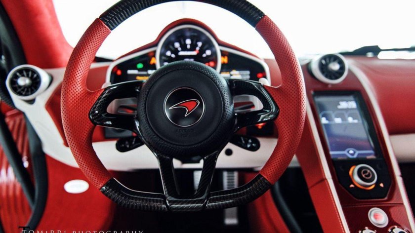 MCLAREN mp4-12c руль
