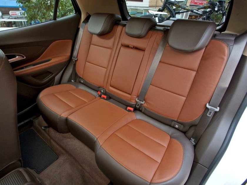 Opel Mokka салон сзади
