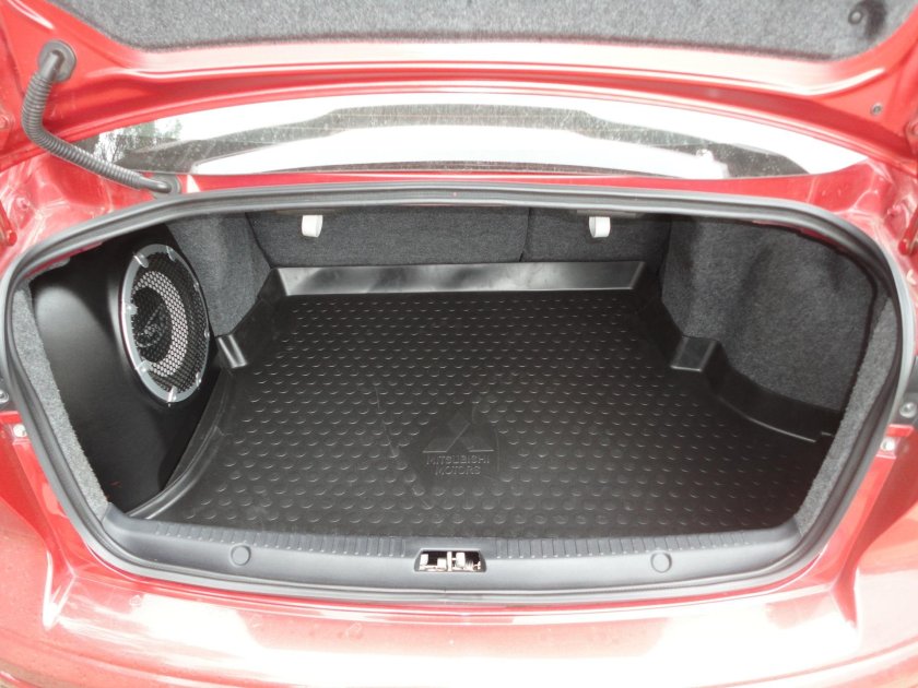 Лансер 10 сабвуфер в багажнике