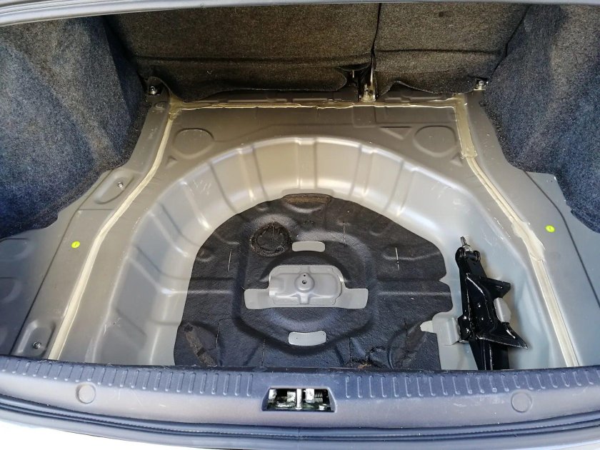 Багажник запаска Лансер 9