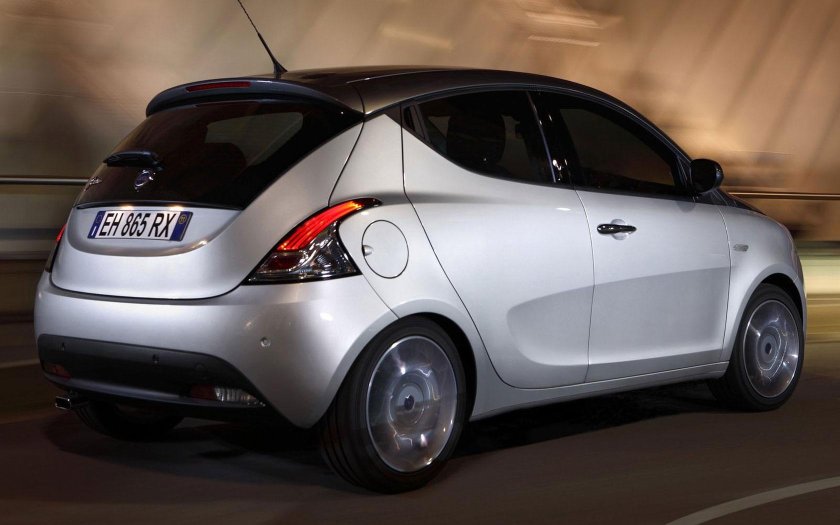 Лянча Ypsilon 2012