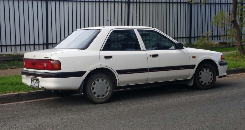 Mazda 323 bg седан