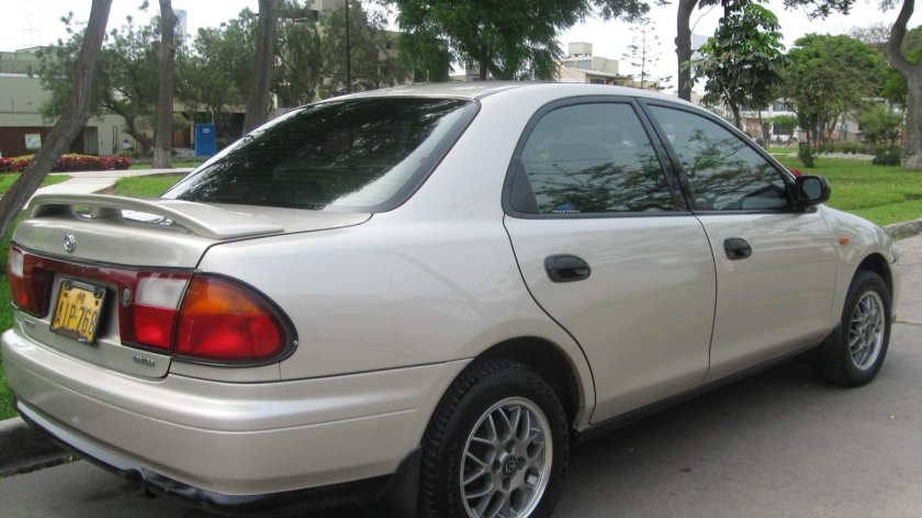 Mazda 323 familia