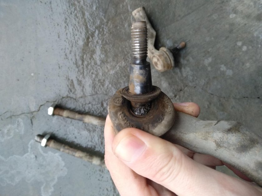 Шаровой шарнир рулевой тяги ВАЗ 2108