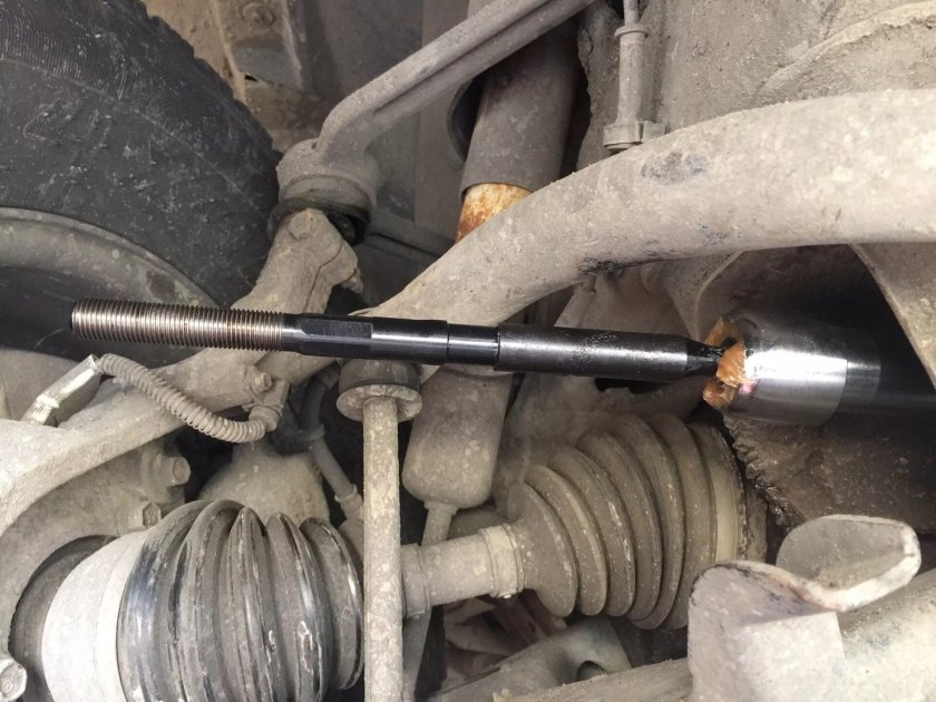 Замена рулевой тяги